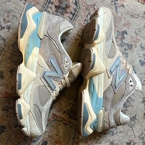 New Balance 9060- size M 8 Ladies 9.5
